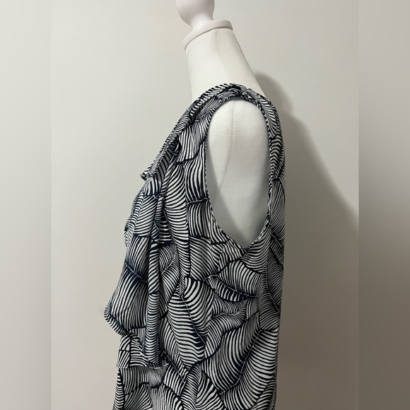 LOFT Factory Blouse. Perfect for work outfit. - Picture 2 of 4